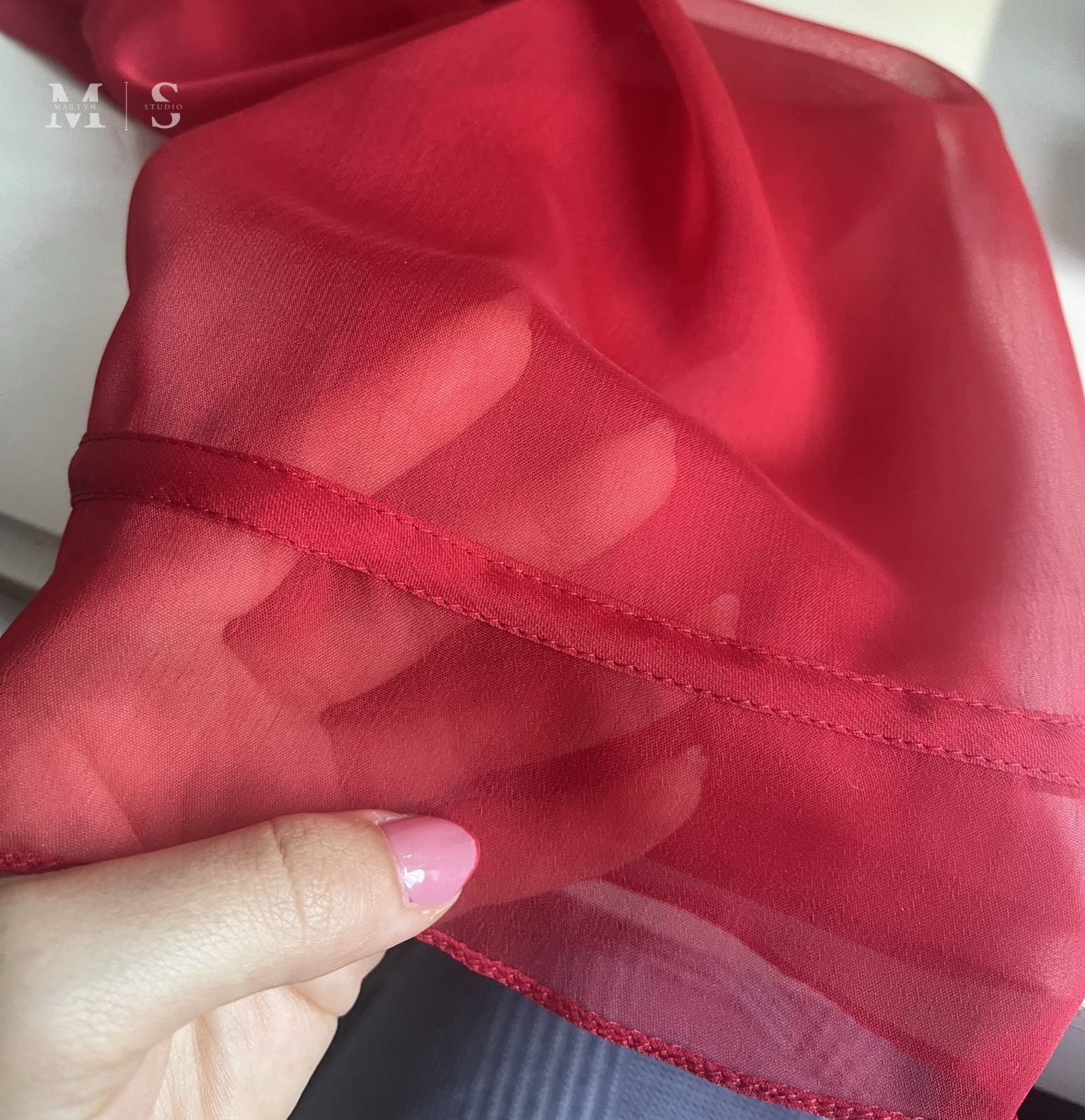 Organza roja a contraluz