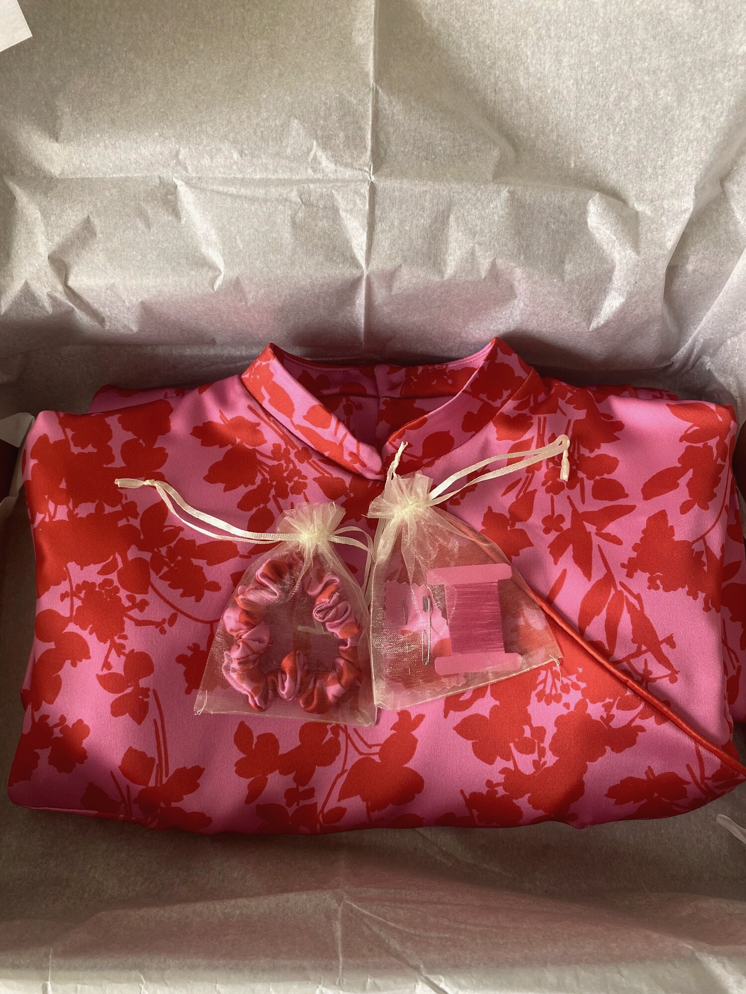 Pedido envuelto con etiqueta MARTYN, listo para la entrega