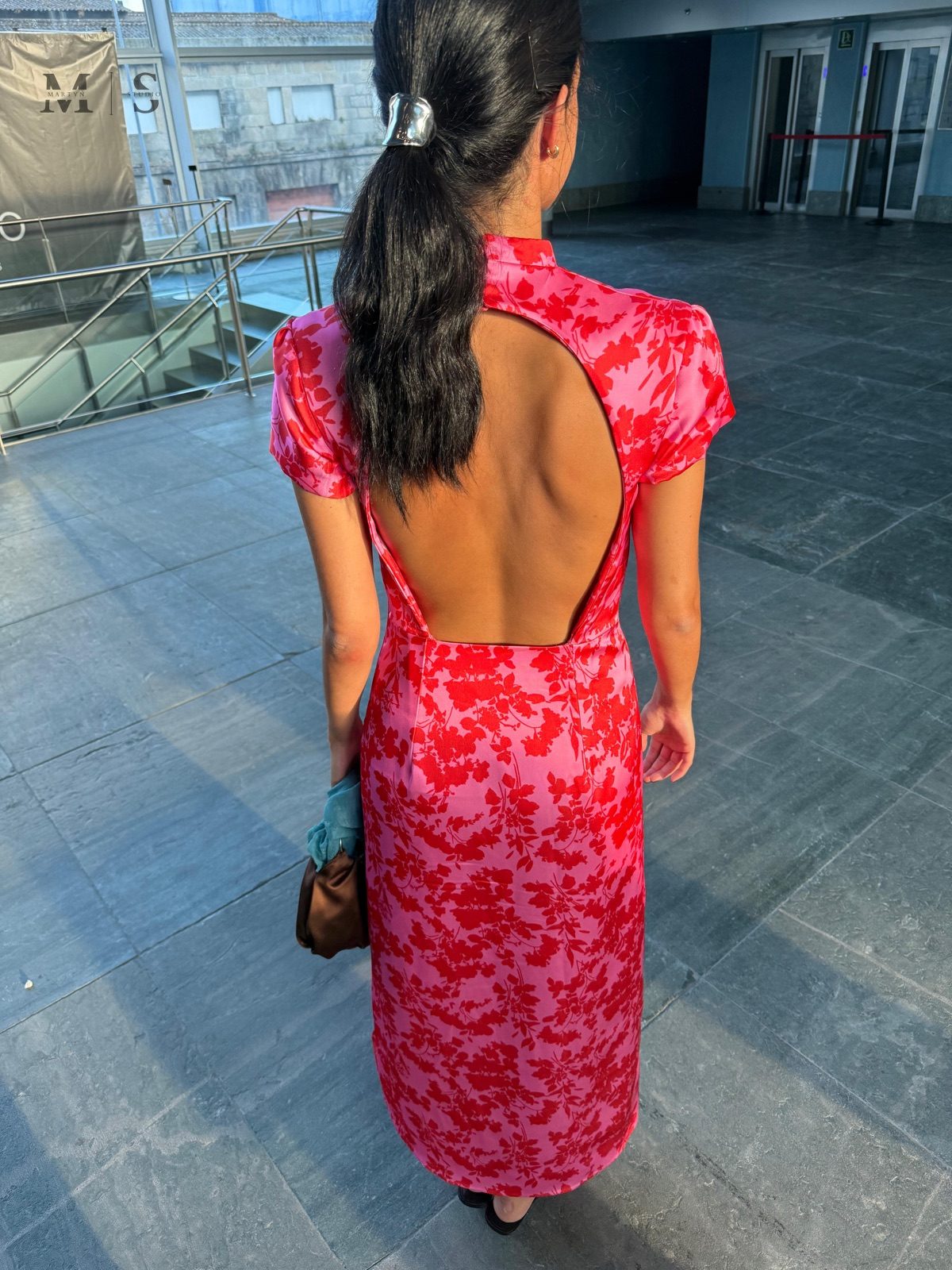 Vestido de invitada en rojo floral